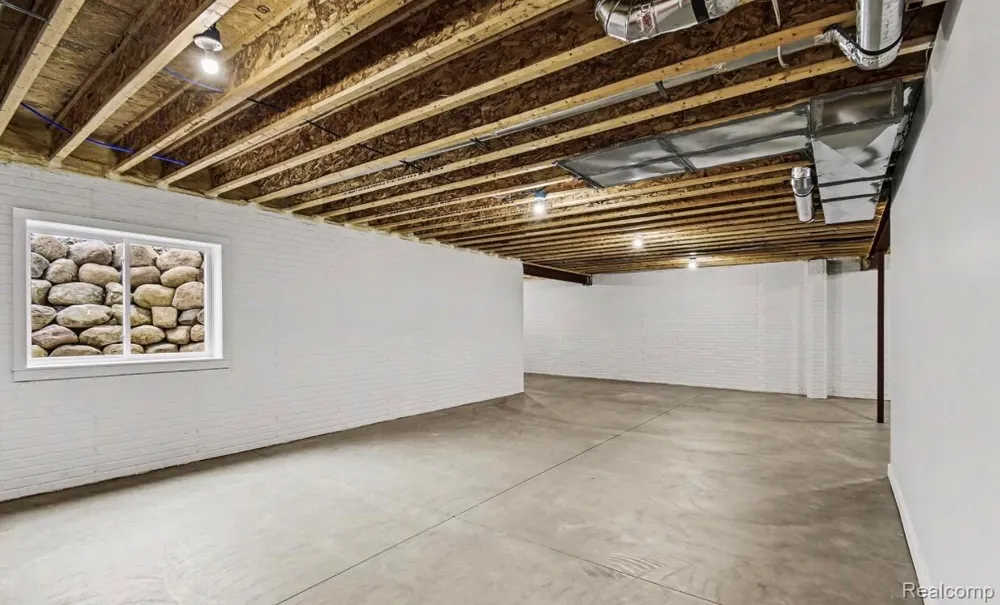 4219 Village Green Thomas Township, MI 48623