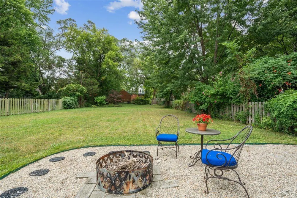 841 Washington Road Grosse Pointe City, MI 48230