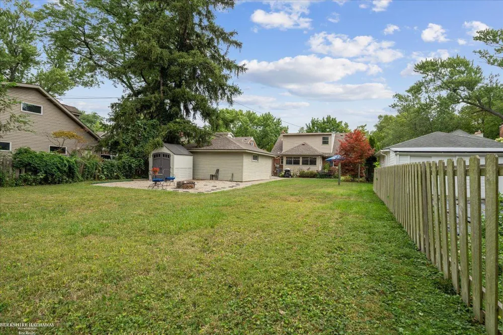 841 Washington Road Grosse Pointe City, MI 48230