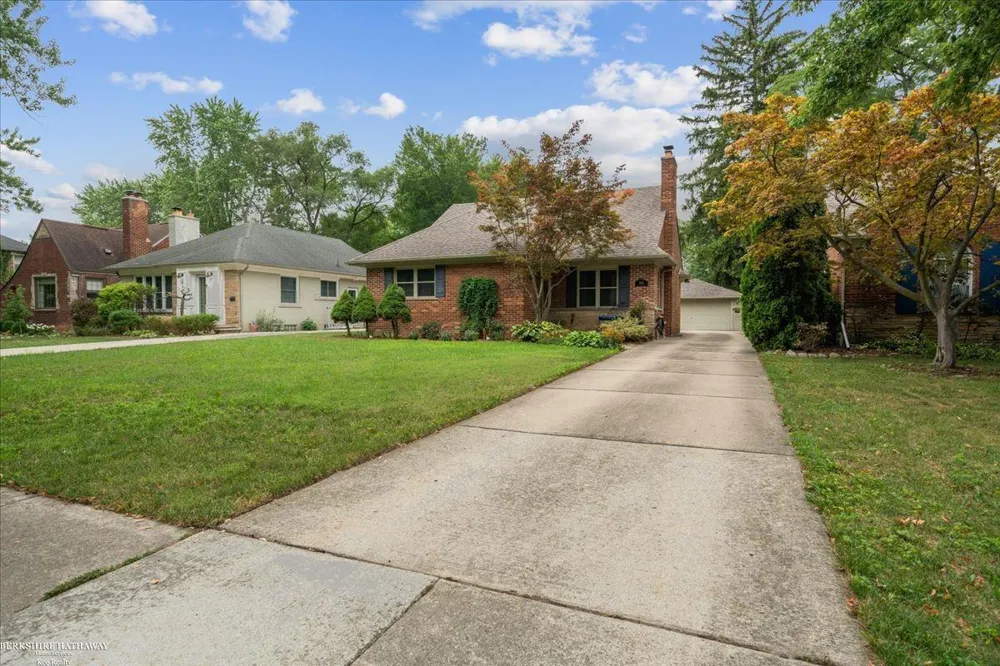841 Washington Road Grosse Pointe City, MI 48230