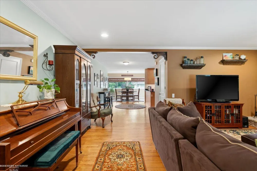 841 Washington Road Grosse Pointe City, MI 48230