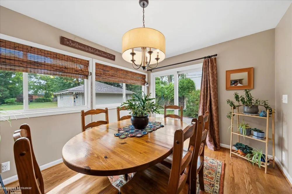 841 Washington Road Grosse Pointe City, MI 48230