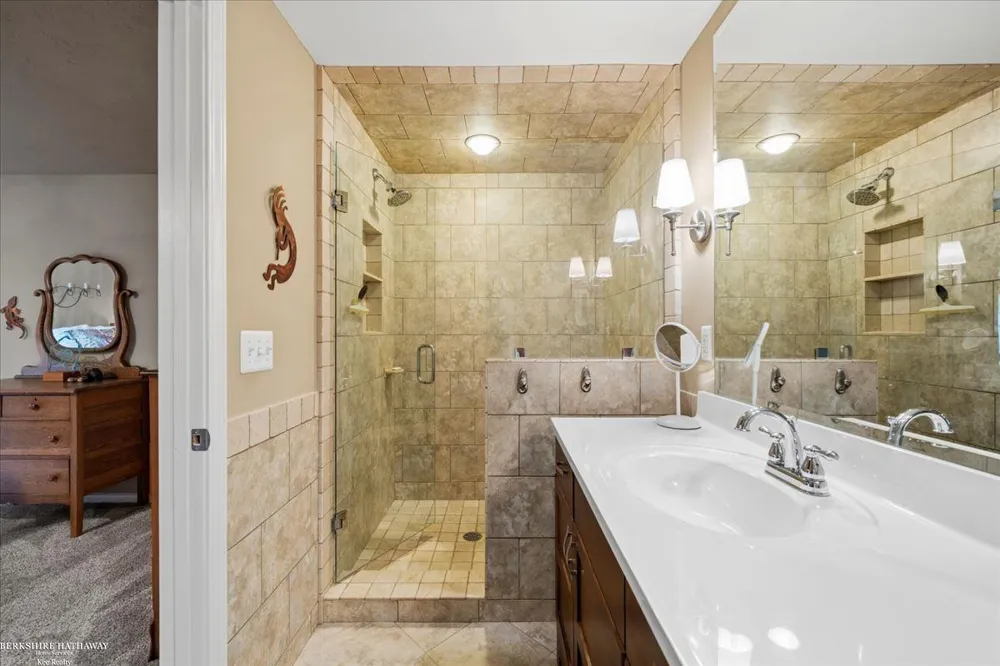 841 Washington Road Grosse Pointe City, MI 48230