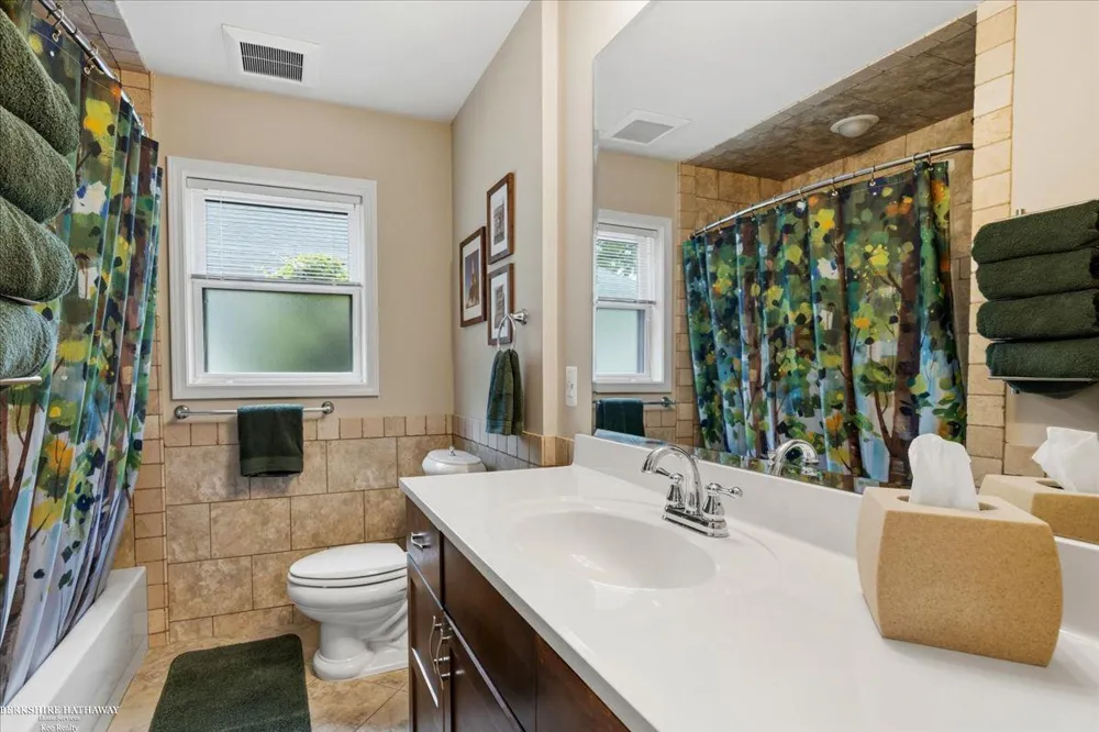 841 Washington Road Grosse Pointe City, MI 48230