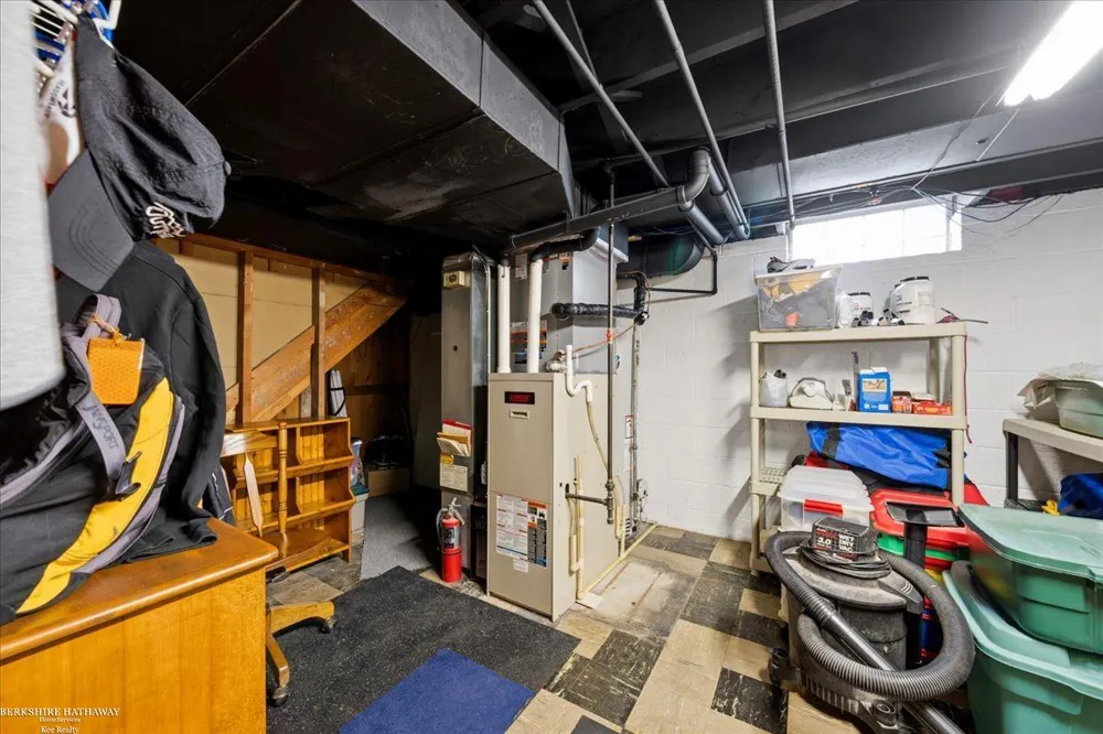 841 Washington Road Grosse Pointe City, MI 48230