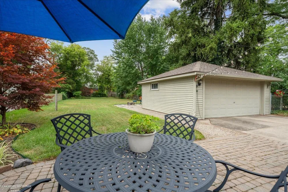 841 Washington Road Grosse Pointe City, MI 48230