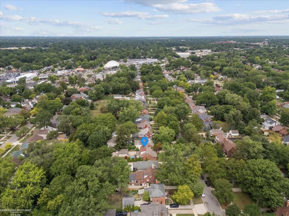 841 Washington Road Grosse Pointe City, MI 48230