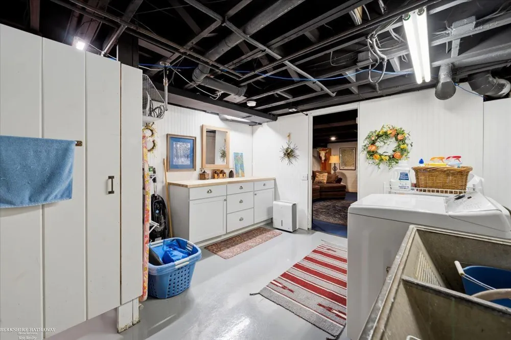 841 Washington Road Grosse Pointe City, MI 48230