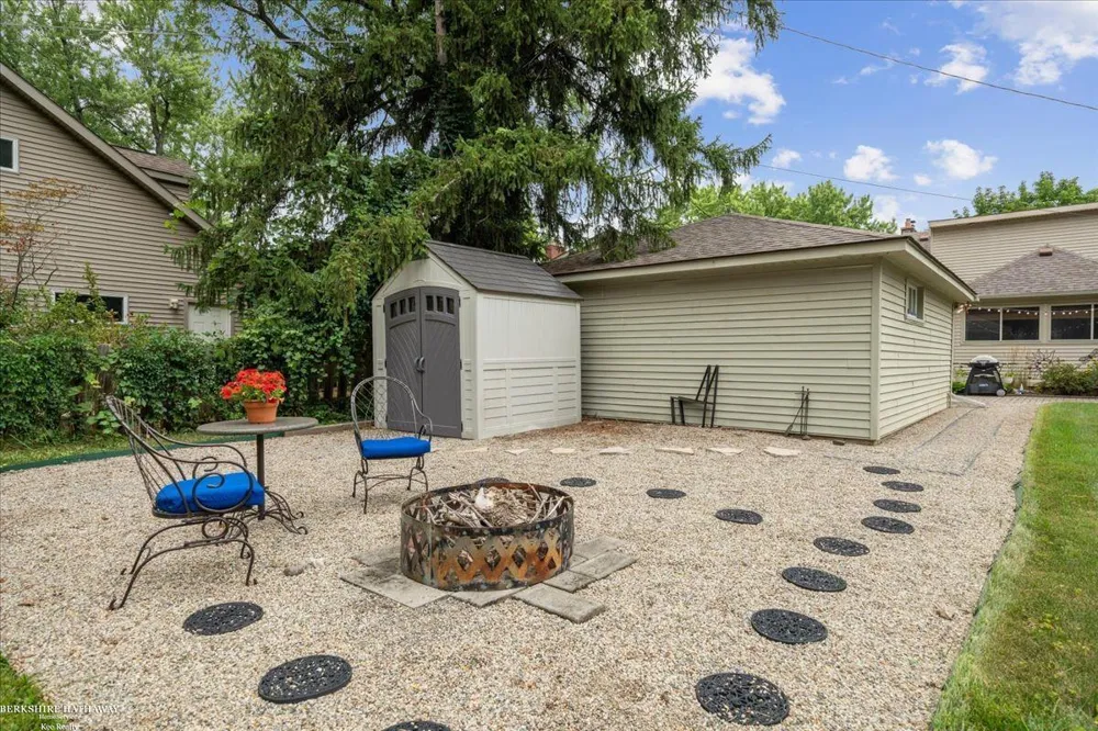 841 Washington Road Grosse Pointe City, MI 48230