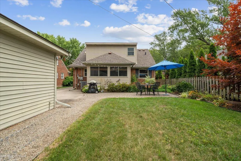 841 Washington Road Grosse Pointe City, MI 48230