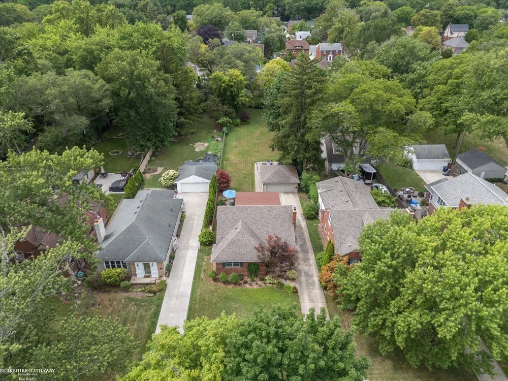 841 Washington Road Grosse Pointe City, MI 48230