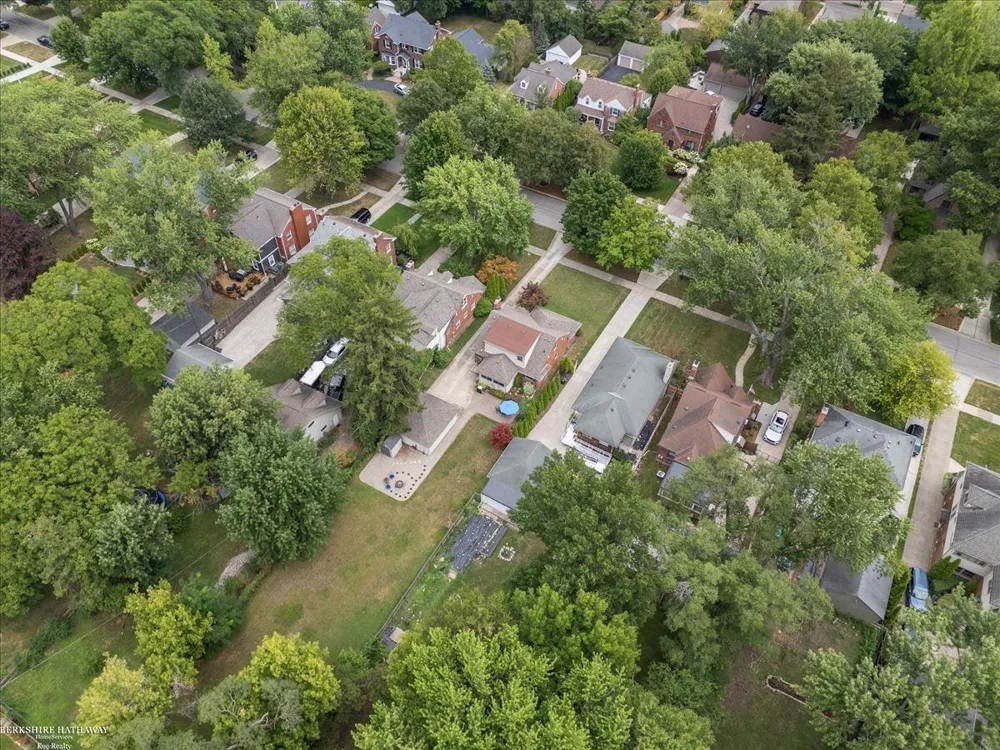 841 Washington Road Grosse Pointe City, MI 48230