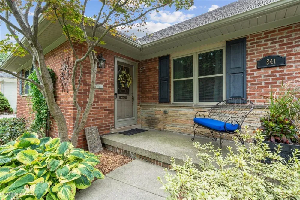 841 Washington Road Grosse Pointe City, MI 48230