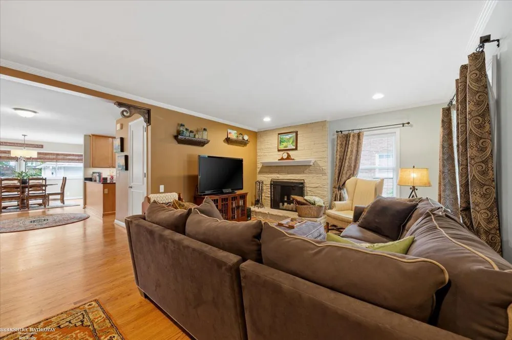 841 Washington Road Grosse Pointe City, MI 48230