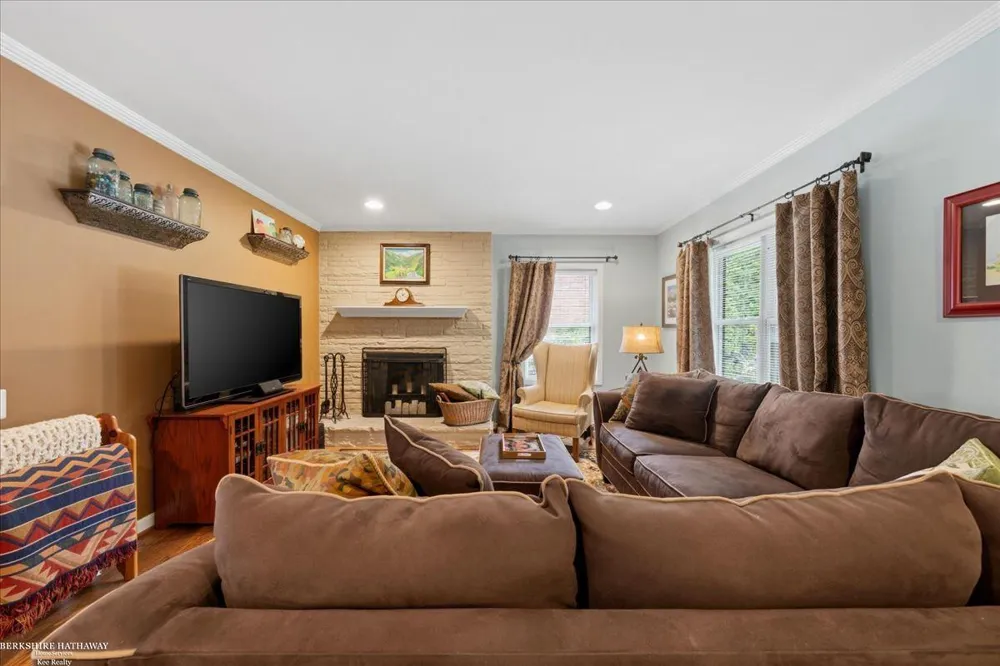 841 Washington Road Grosse Pointe City, MI 48230