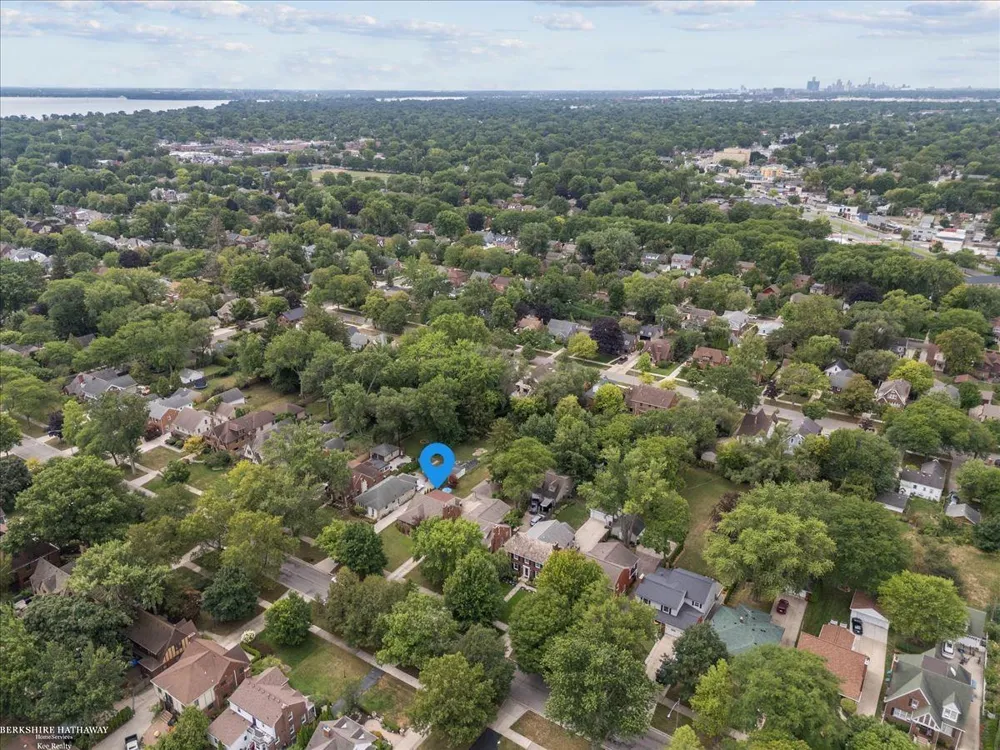 841 Washington Road Grosse Pointe City, MI 48230