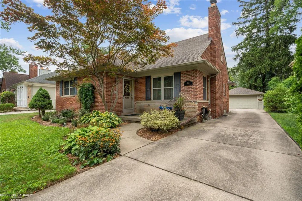 841 Washington Road Grosse Pointe City, MI 48230