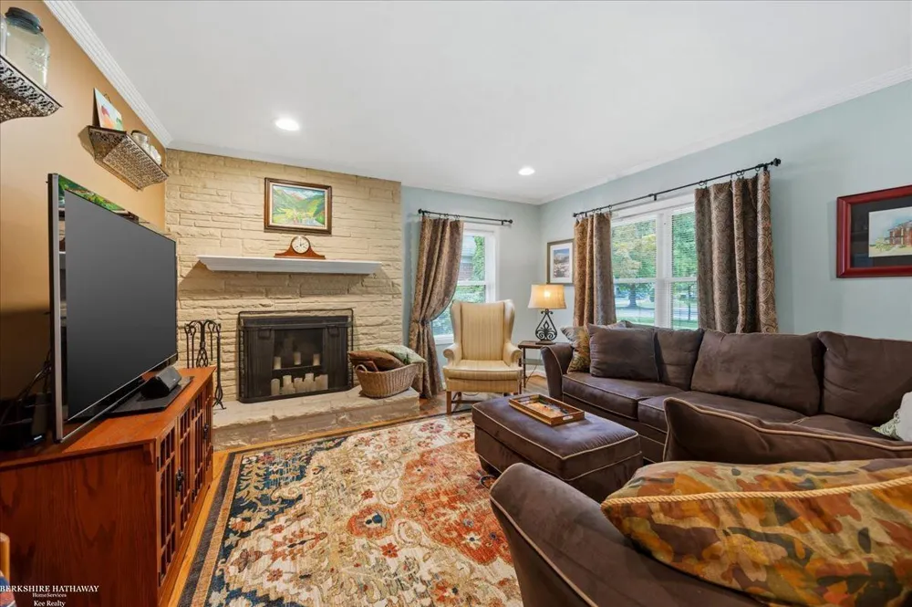 841 Washington Road Grosse Pointe City, MI 48230