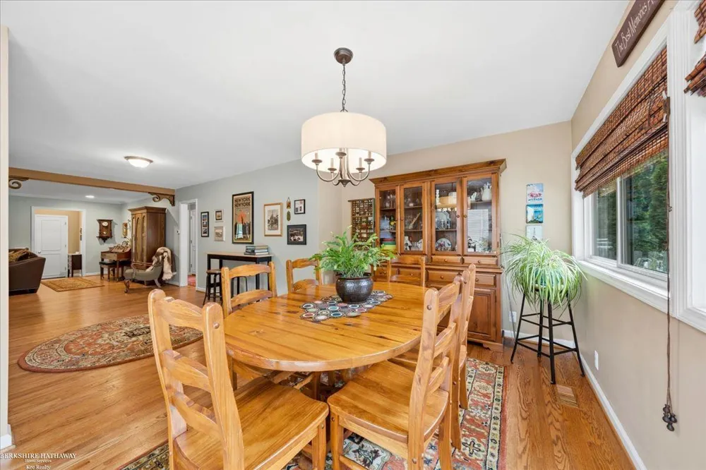 841 Washington Road Grosse Pointe City, MI 48230