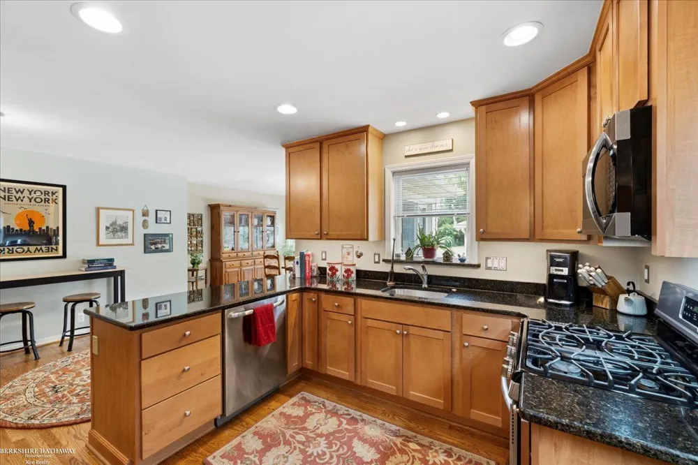 841 Washington Road Grosse Pointe City, MI 48230