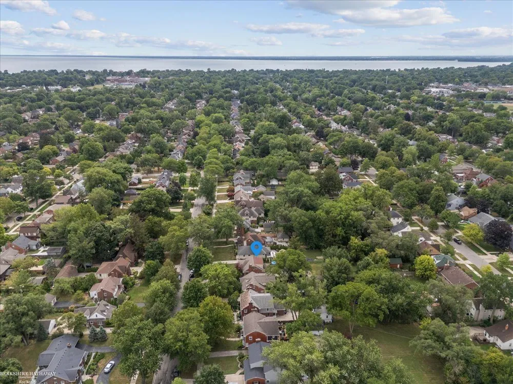 841 Washington Road Grosse Pointe City, MI 48230
