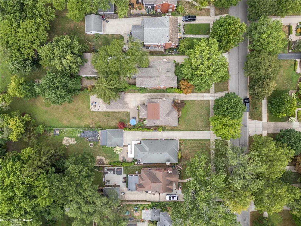 841 Washington Road Grosse Pointe City, MI 48230