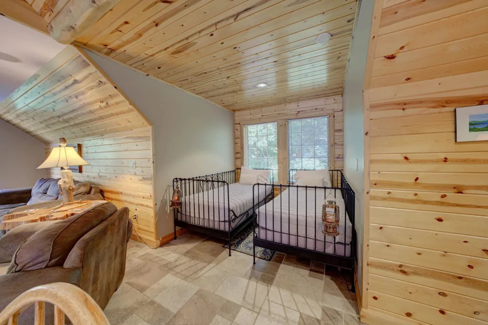15495 E Pettengill Road Kasson Township, MI 49630