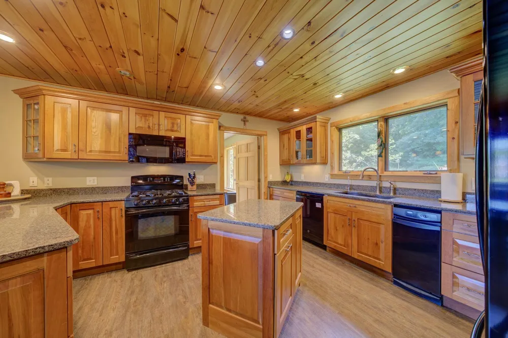 15495 E Pettengill Road Kasson Township, MI 49630