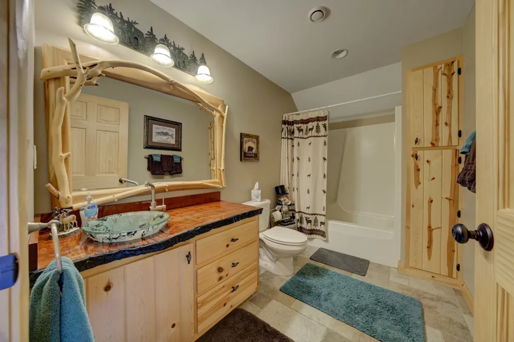 15495 E Pettengill Road Kasson Township, MI 49630