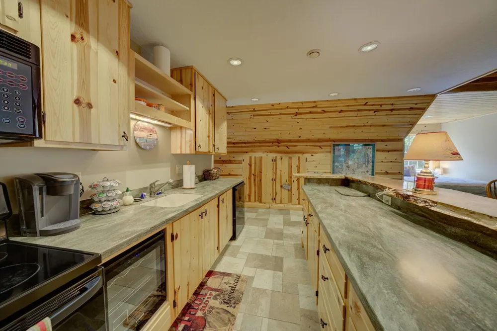 15495 E Pettengill Road Kasson Township, MI 49630