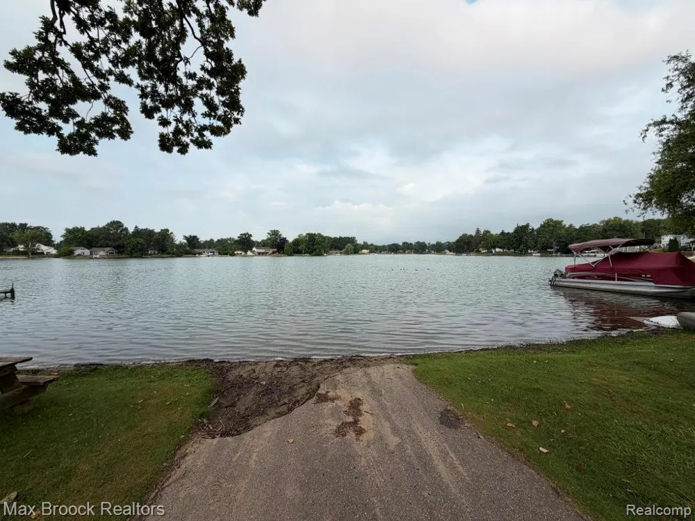 9024 MANDON ROAD White Lake Charter Township, MI 48386