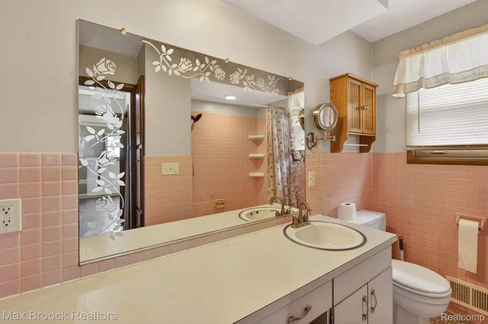 9024 MANDON ROAD White Lake Charter Township, MI 48386