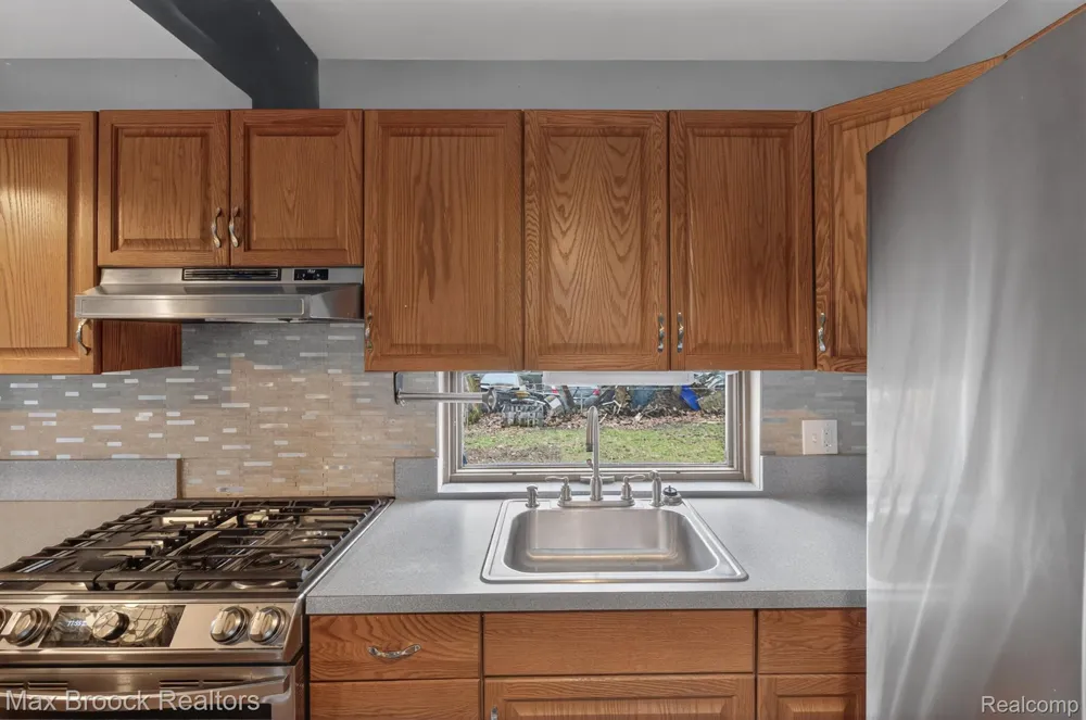 9024 MANDON ROAD White Lake Charter Township, MI 48386