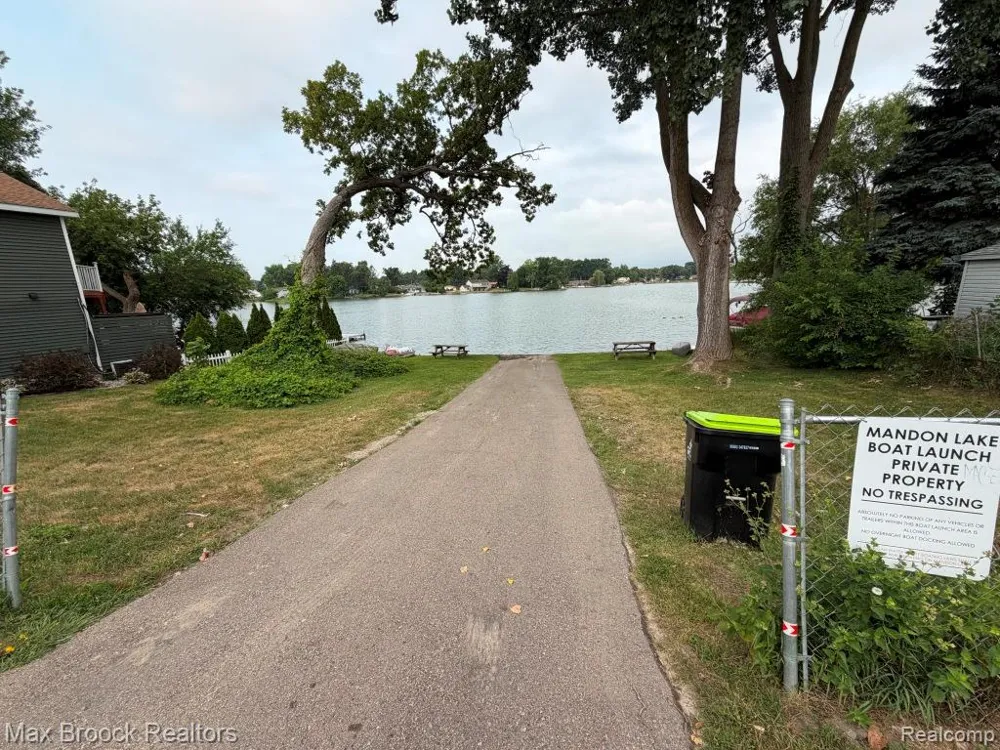 9024 MANDON ROAD White Lake Charter Township, MI 48386