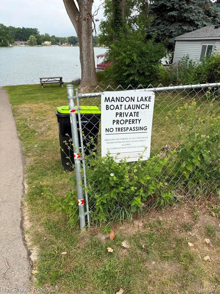 9024 MANDON ROAD White Lake Charter Township, MI 48386