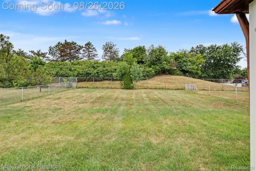 5953 Rockland Court Dearborn Heights City, MI 48127