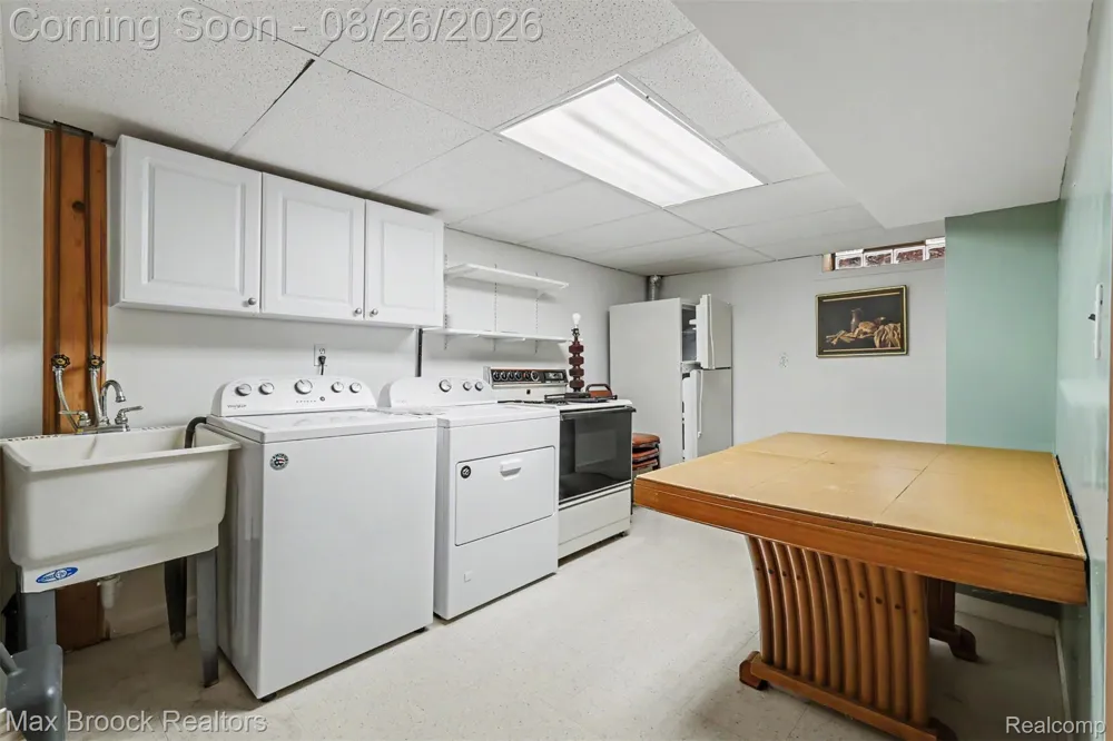 5953 Rockland Court Dearborn Heights City, MI 48127