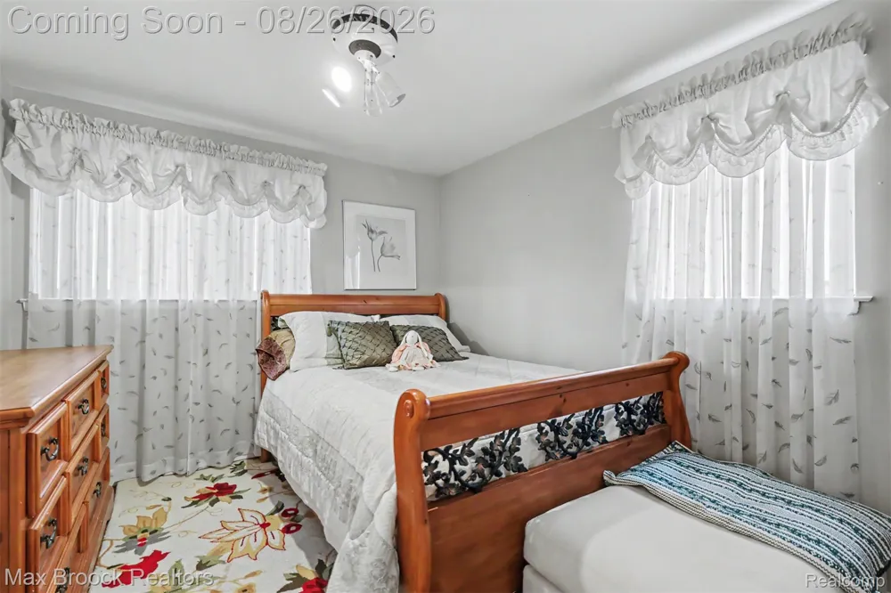 5953 Rockland Court Dearborn Heights City, MI 48127