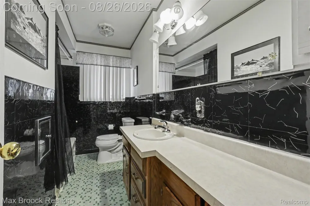 5953 Rockland Court Dearborn Heights City, MI 48127