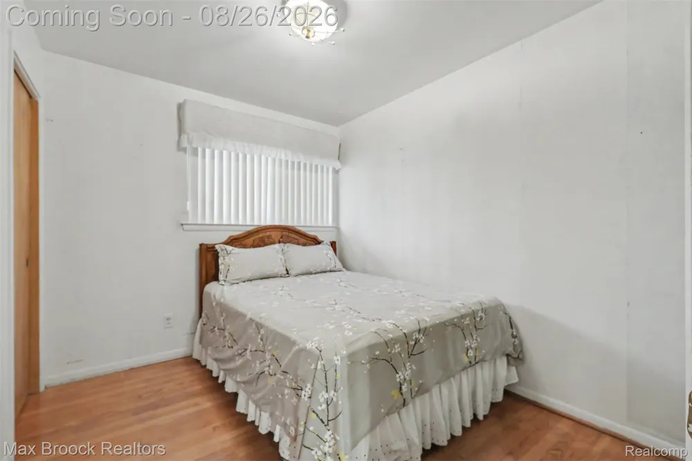5953 Rockland Court Dearborn Heights City, MI 48127