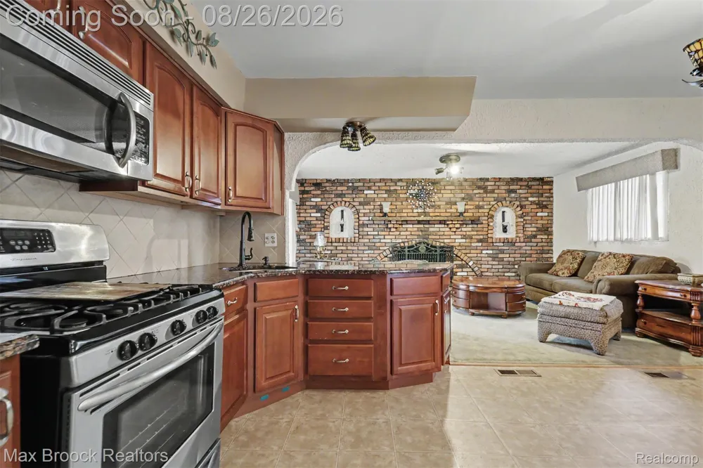 5953 Rockland Court Dearborn Heights City, MI 48127
