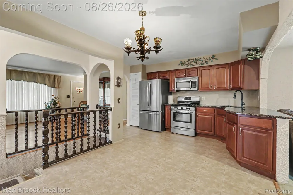 5953 Rockland Court Dearborn Heights City, MI 48127
