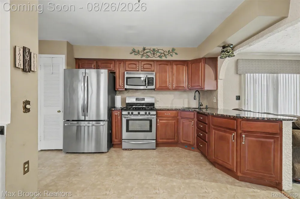 5953 Rockland Court Dearborn Heights City, MI 48127