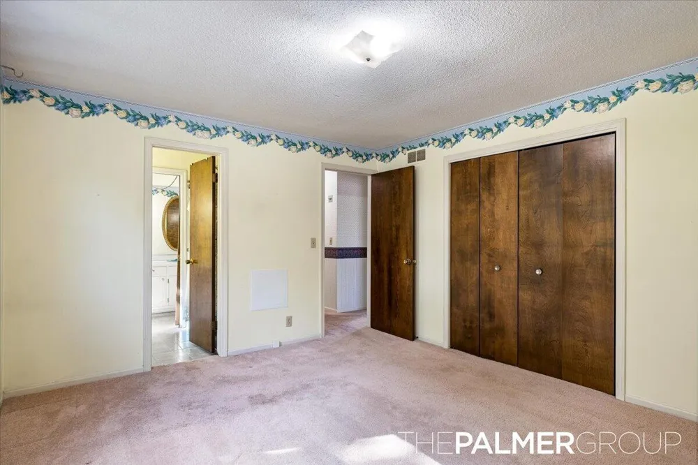 271 Brook Lane Avenue Holland City, MI 49423