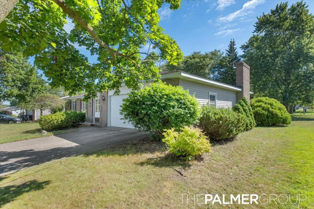 271 Brook Lane Avenue Holland City, MI 49423