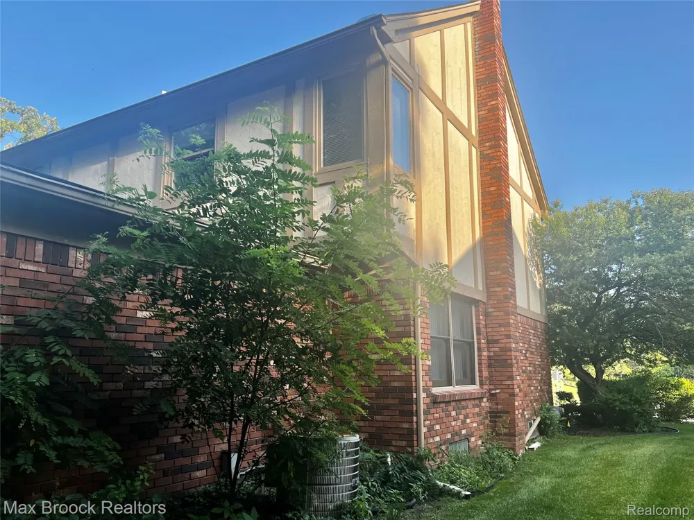 6330 Odessa Drive West Bloomfield Charter Township, MI 48324