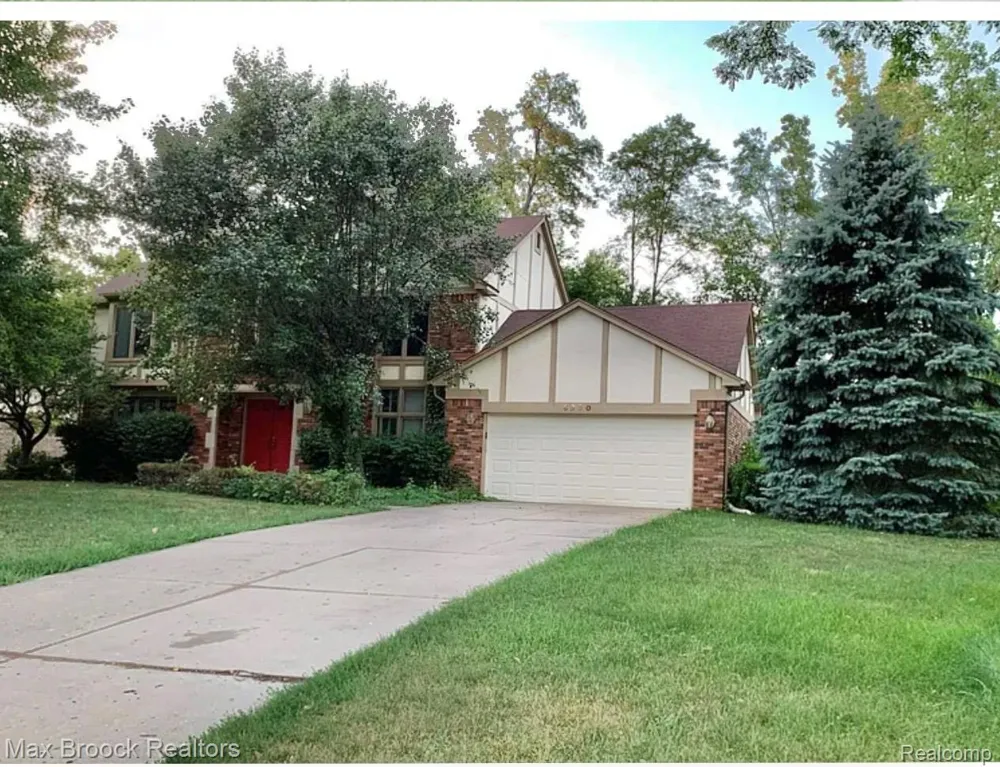 6330 Odessa Drive West Bloomfield Charter Township, MI 48324