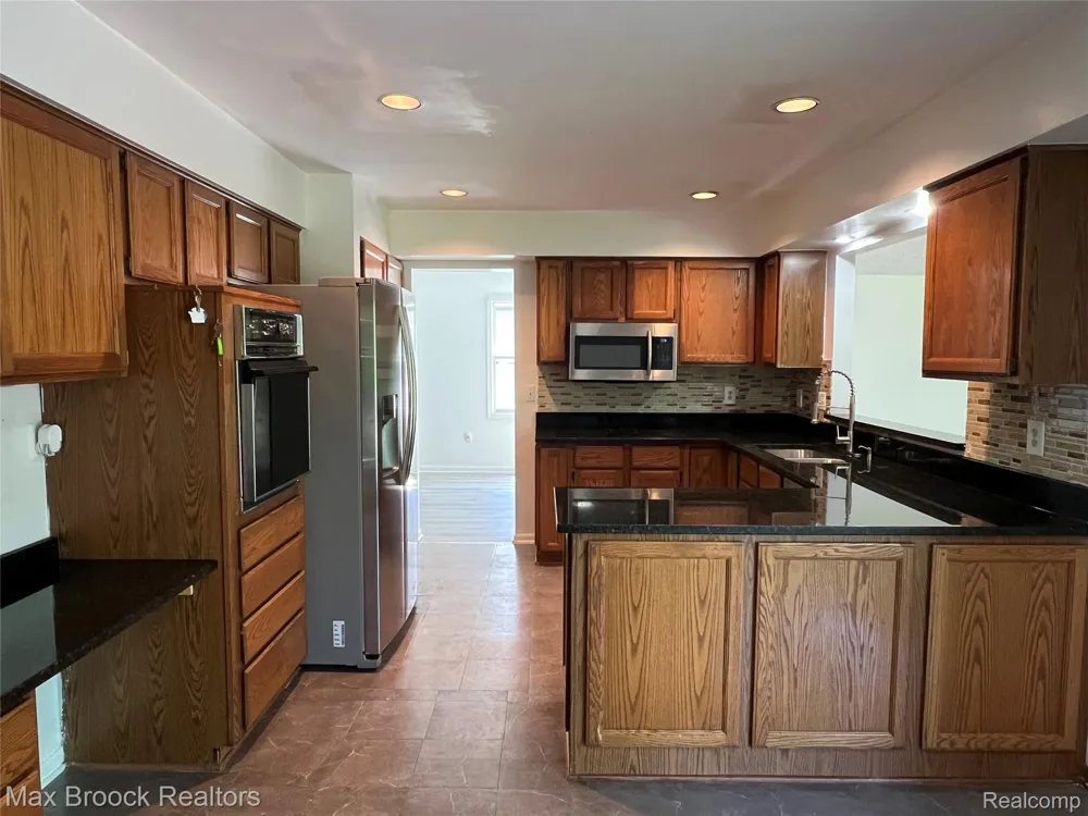 6330 Odessa Drive West Bloomfield Charter Township, MI 48324