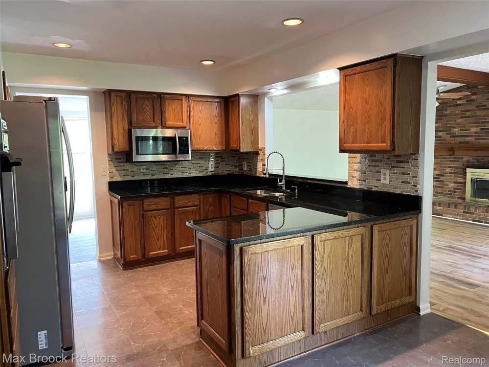 6330 Odessa Drive West Bloomfield Charter Township, MI 48324