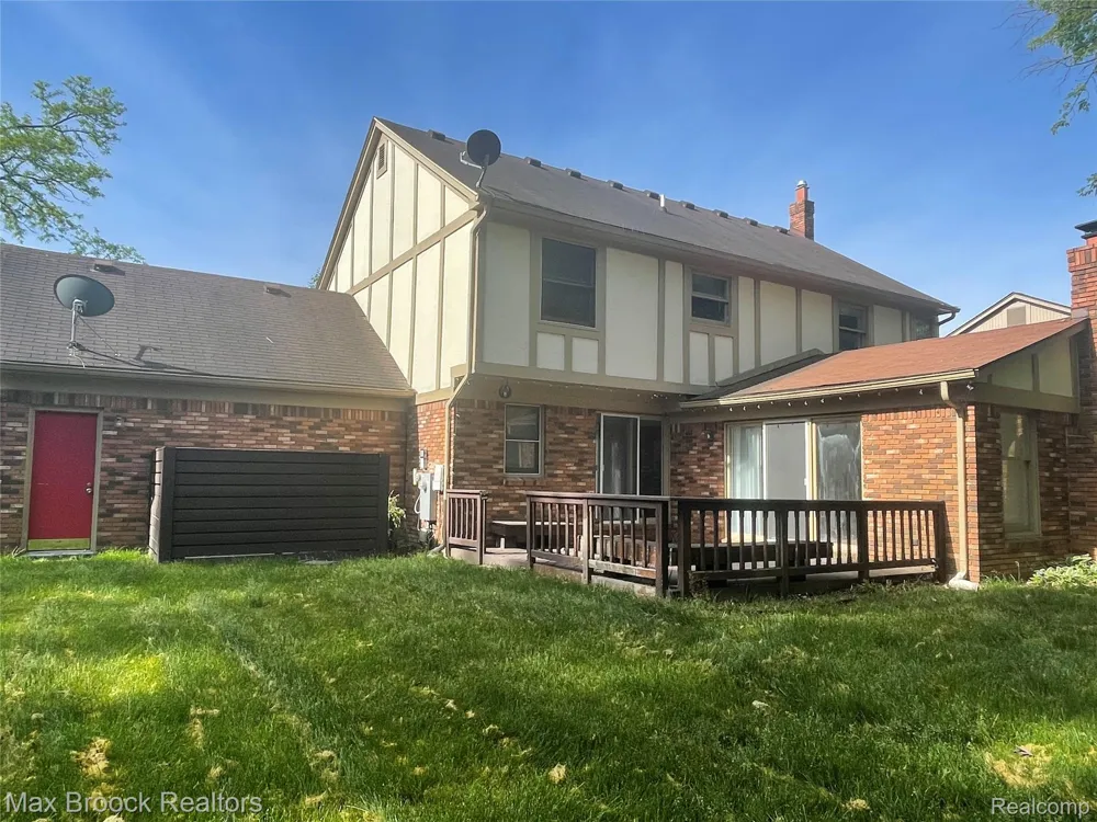 6330 Odessa Drive West Bloomfield Charter Township, MI 48324